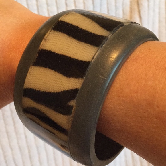 Jewelry - Zebra stripe animal print wooden bangle/bracelet